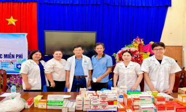 cau lac bo y bac si tinh nguyen ttyt ket hop voi xa doan phu tan kham benh cap thuoc mien phi cho 200 nguoi dan co hoan canh kho khan tren dia ban
